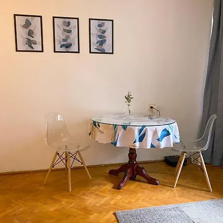 Twarda 66 W Centrum Warszawy Konukevi