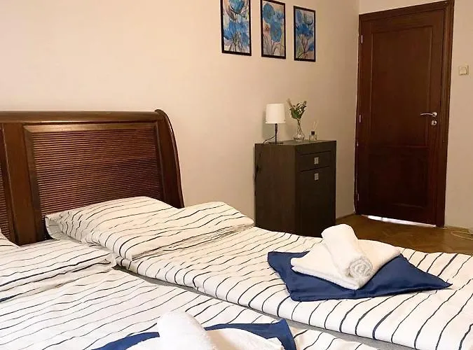 Konukevi Twarda 66 W Centrum Warszawy