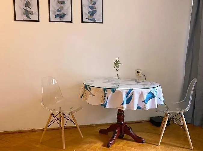 Twarda 66 W Centrum Warszawy Konukevi